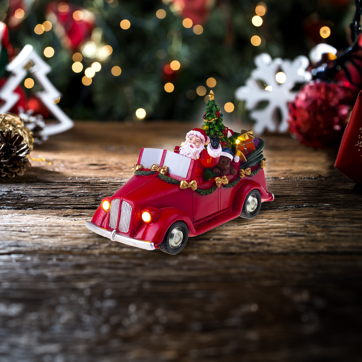 Kerstman in auto met draaiende boom